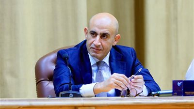 وزير التعليم يطمئن على الحالة الصحية للملاحظين المصابين في حادثي أسيوط وقنا