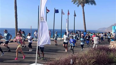 بمشاركة 100 متسابق.. انطلاق ماراثون دهب الرياضي لدعم وتنشيط السياحة بالمدينة