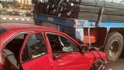 تصادم سيارة نقل محملة بالحديد مع عدة سيارات بالسويس.. وإصابة 6 أشخاص