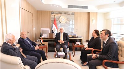 التعليم العالي في أسبوع.. عاشور يشيد بإنجازات السير مجدي يعقوب ويؤكد: مصدر فخر لكل مصري