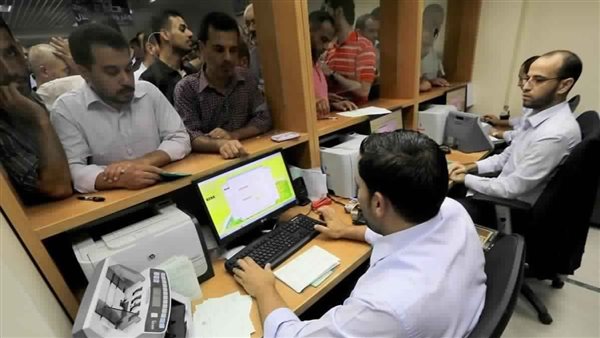 موظفون - أرشيفية