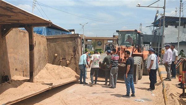 انقلاب تريلا بمدخل