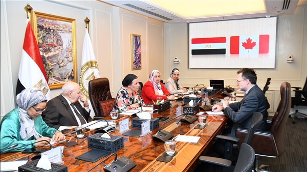 وزيرة البيئة خلال