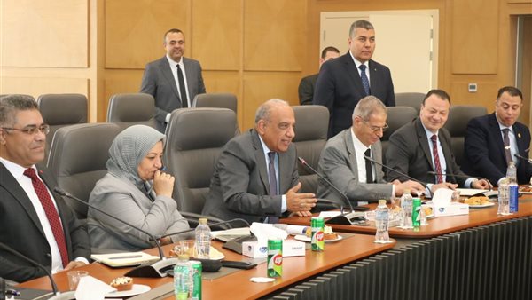 خلال الاجتماع