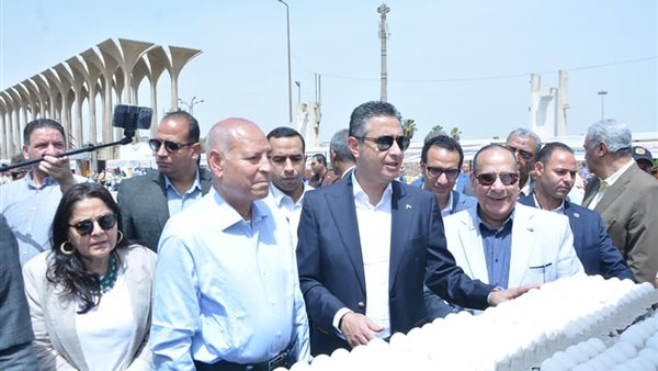 محافظ القاهرة خلال