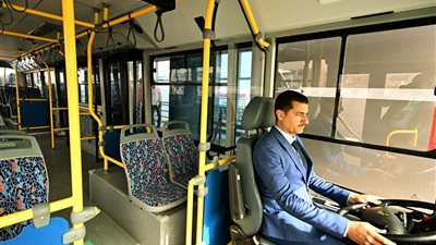 رئيس الوزراء يقطع خط سير جولة الأتوبيس الترددي لتفقد موقف السلام النموذجي الجديد