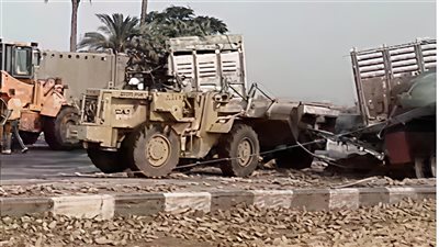 انقلاب سيارة نقل محملة بالبطاطس على الطريق الزراعي بالمنوفية