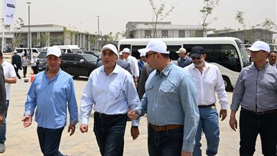  رئيس الوزراء يتابع موقف حديقة تلال الفسطاط.. ويوجه بالاهتمام بواجهات العمارات المطلة على مسجد عمرو بن العاص