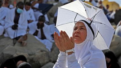 هل يجوز سفر المرأة للحج دون محرم.. الأزهر للفتوى يوضح الشروط
