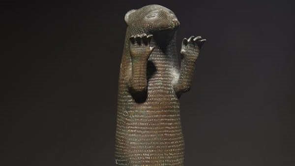 تمثال صغير لنمس صُنع