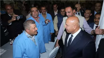 بمناسبة عيد الأضحى.. كامل الوزير يوافق على صرف 750 جنيها للعاملين بالسكة الحديد ومترو الأنفاق │مستند
