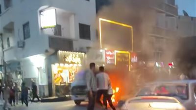 نشوب حريق في سيارة سرفيس بقنا