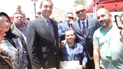 وزير العمل يعلن توافر 1100 وظيفة للشباب في دمياط.. و25 عقدا لذوي الهمم