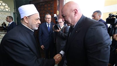 الرئيس اللبناني يدعو شيخ الأزهر لزيارة لبنان وإعادة افتتاح المعهد الأزهري في بيروت