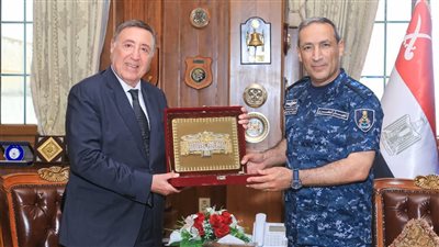 القوات البحرية تستقبل وفدًا من أعضاء المحكمة الدستورية العليا 