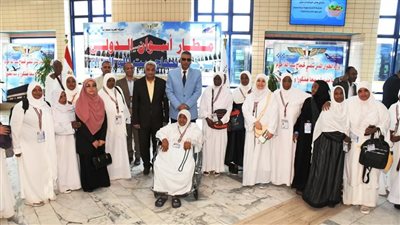 محافظ أسوان يودع الفوج الأول من حجاج بيت الله الحرام في المطار