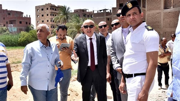 محافظ الأقصر يقود