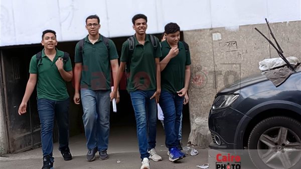 طلاب المدارس في اول