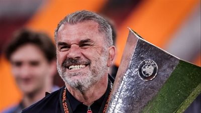 بعد الفوز على الشياطين الحمر.. بوستيكوجلو يفي بوعده ويحصد لقبه الأول مع توتنهام