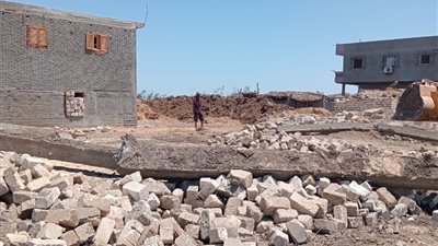 ضربات حاسمة للمخالفين في الموجة 26 لإزالة التعديات ببورسعيد.. إزالة 8 حالات على 2450 مترًا | صور 