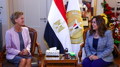 وزيرة التنمية المحلية تبحث مع سفيرة الاتحاد الأوروبي بالقاهرة مشروع تطهير وتنقية مصرف كيتشنر