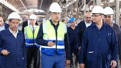 وزير قطاع الأعمال يتفقد مصانع النحاس.. ويوجه بتحديث الإنتاج وتحسين بيئة العمل