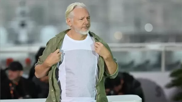 جوليان أسانج