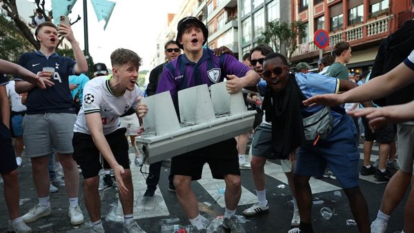 اشتباكات بين جماهير