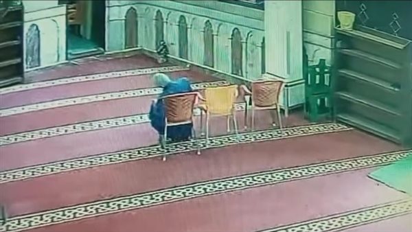 وفاة مسن أثناء أداء