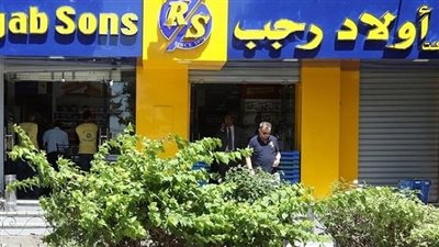 بقيمة 10 ملايين جنيه.. الحكم بحبس مالك أولاد رجب 6 سنوات لاتهامه بإصدار شيكين بدون رصيد