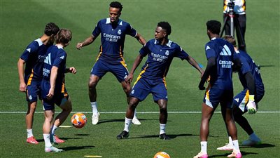 بعد غيابه 7 أشهر.. ميليتاو يعود إلى تدريبات ريال مدريد| صور