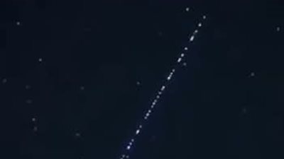 في مشهد بديع.. أقمار ستار لينك الصناعية تظهر في سماء مصر الليلة