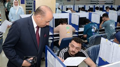 رئيس جامعة المنصورة يتابع سير امتحانات الفصل الدراسي الثاني بعدد من الكليات