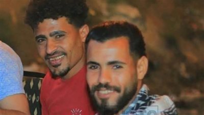 مصرع شابين في صحراء ليبيا.. والأهالي يطالبون بسرعة دفنهما | صور 