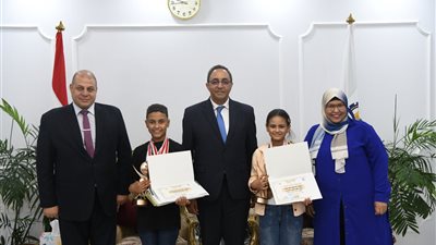 ترعاها قرينة الرئيس.. محافظ قنا يكرم الفائزين بجائزة الدولة للمبدع الصغير 