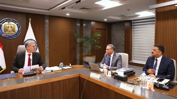 خلال الاجتماع