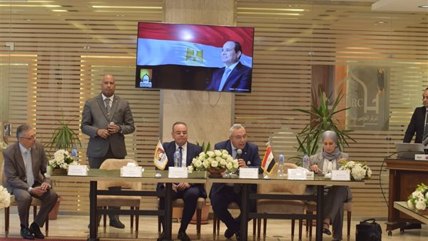 خلال الاجتماع