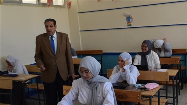 وكيل الوزارة يتابع