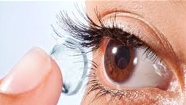 عدسات لاصقة