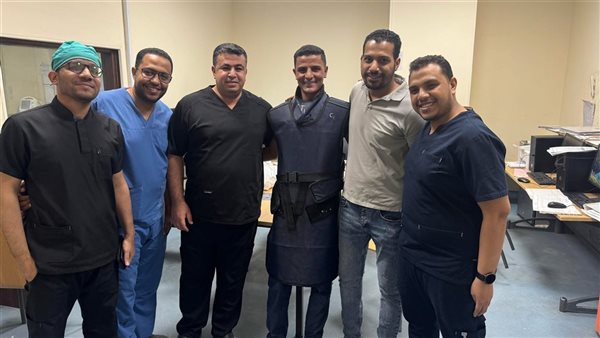 المريض مع أطباء مستشفى