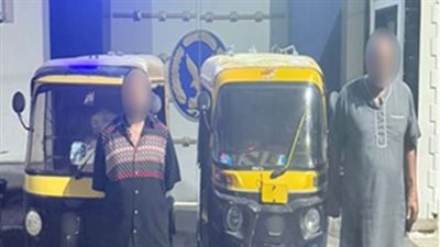 أعاقا حركة المرور.. ضبط سائقي توك توك يسيران عكس الاتجاه أعلى كوبري بالشرقية