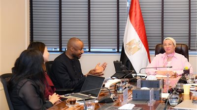 وزيرة البيئة تلتقي منسق المبادرة الإفريقية للتكيف لبحث آليات العمل لدفع الملف بالقارة