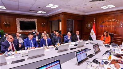 مقترح جديد بتخفيض وتقليل المدد الزمنية لإصدار الموافقة لتراخيص المحال بالمحافظات