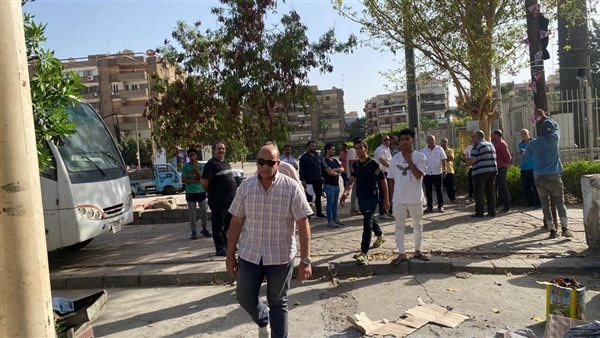 رئيس حي النزهة خلال