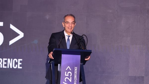 وزير الاتصالات