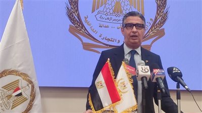 وزير التموين: لا يوجد في الأسواق أي دواجن برازيلي مجمدة مصابة بإنفلونزا الطيور.. والأمور مستقرة