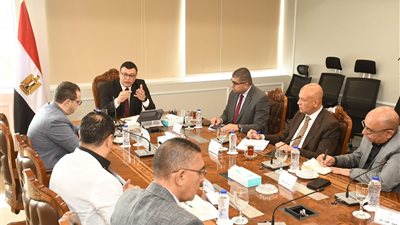 وزير الإسكان يصدر حزمة تكليفات بشأن الطرق الرئيسية وتنمية أراضي الحزام الأخضر بمدن غرب القاهرة