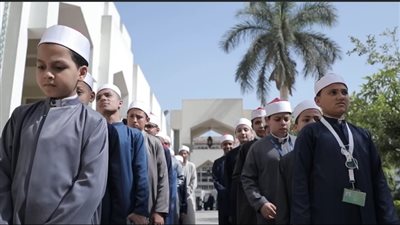 سجدة شكر ودموع فرحة ومليونا مشارك.. الحفل الختامي لمسابقة تحدي القراءة لطلاب الأزهر يثير تفاعلًا | صور