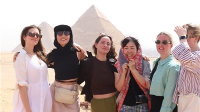 السياحة تنظم زيارة للمشاركين في عروض ديزني على الجليد لمنطقة أهرامات الجيزة والمتحف المصري الكبير