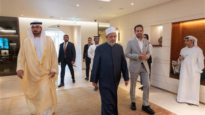 استجابة لدعوة رسمية.. شيخ الأزهر يصل إلى الإمارات للمشاركة في قمَّة الإعلام العربي| صور